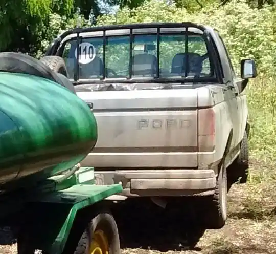 Hallan una camioneta robada y antes de ser desmantelada