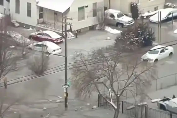 Detroit bajo hielo: una tormenta invernal desató inundaciones y congeló calles y autos