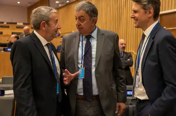 Cobos: "El nuevo Ministro tiene que tener peso político y económico propio"