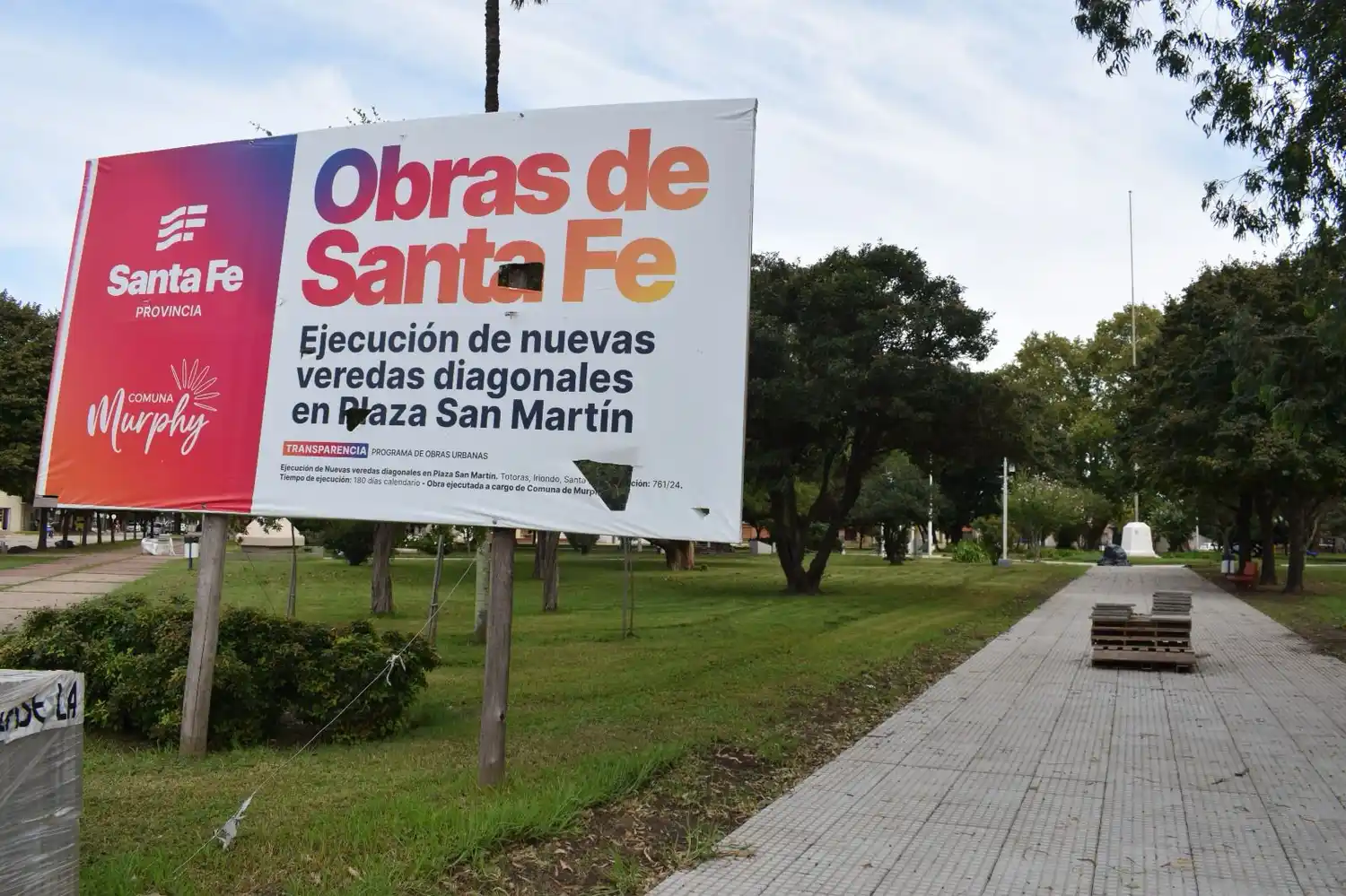 Los trabajos están en marcha en la plaza.