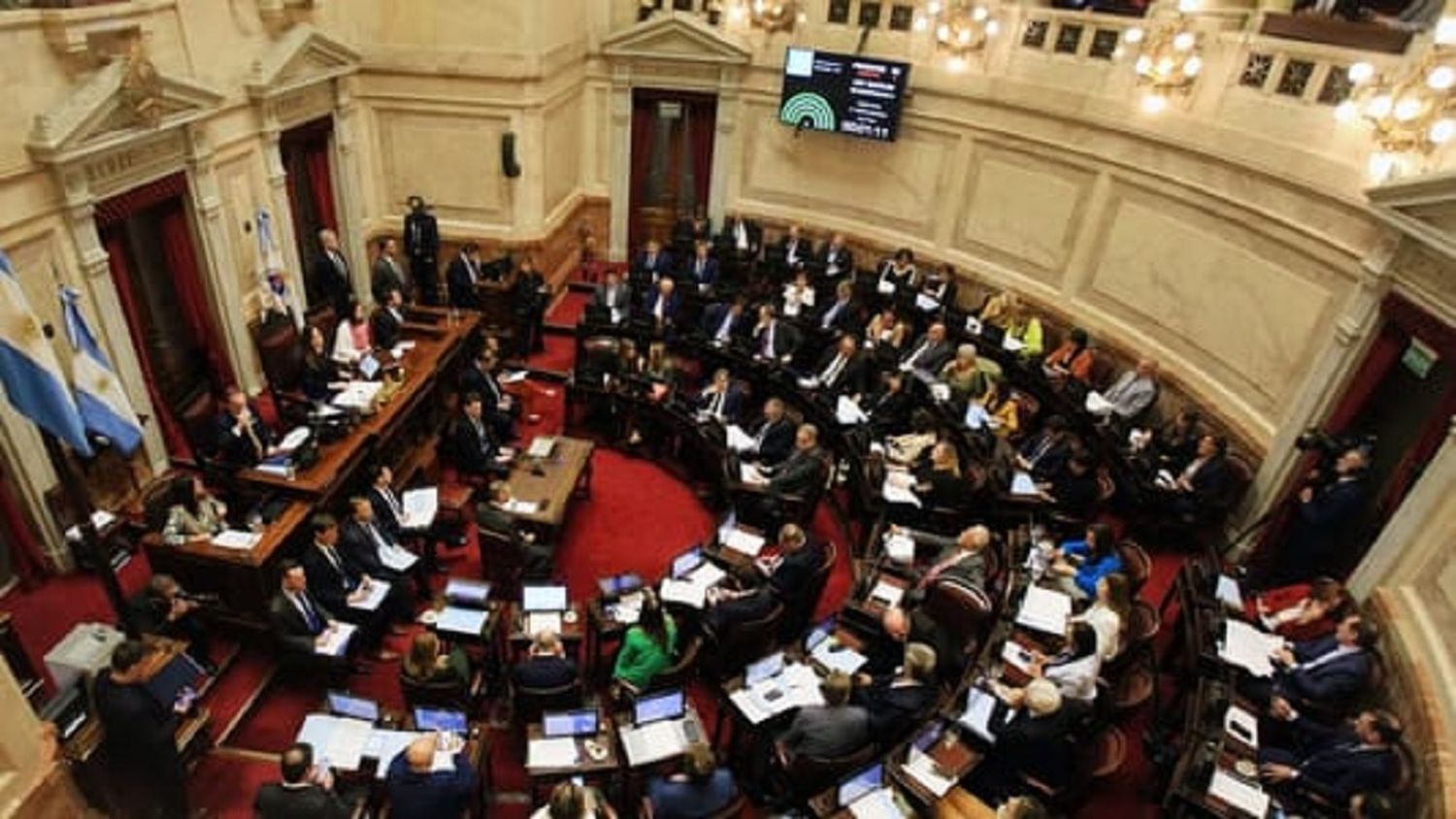 SENADO de ARGENTINA DA UN ESPALDARAZO A MILEI: aprobada la reforma del Estado en medio de disturbios