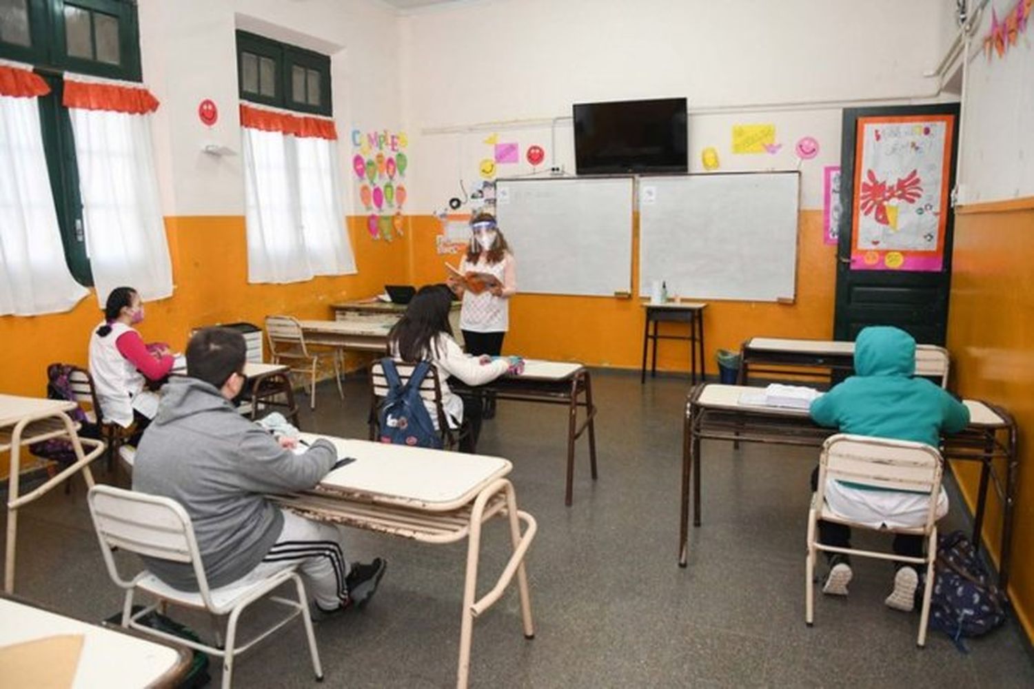 Colón: debieron aislar a 66 burbujas en escuelas públicas