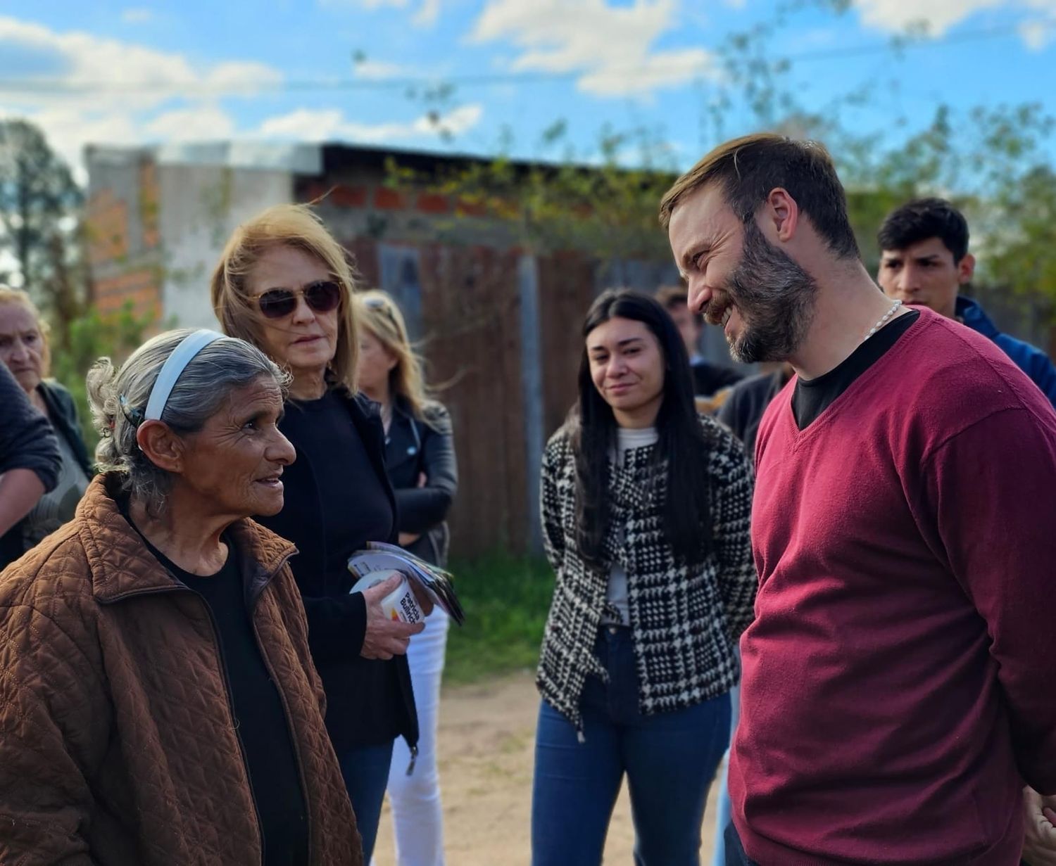 Francisco Azcué propone una reorganización de las políticas sociales