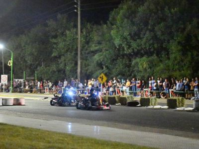 Ante una multitud, transcurrió el Karting Callejero Nocturno en Pueblo Belgrano
