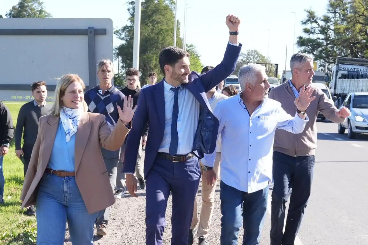 Pullaro y Scaglia, en la recorrida por el sur provincial.