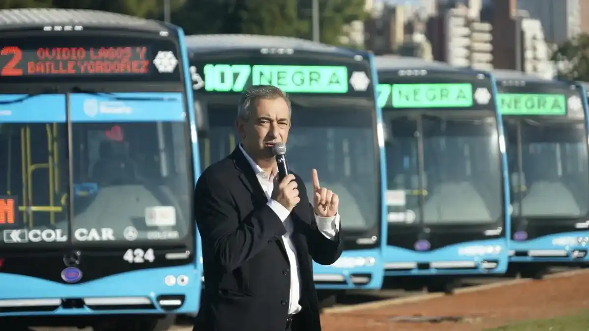 Javkin aseguró que no aumentará el precio del boleto de colectivo hasta julio