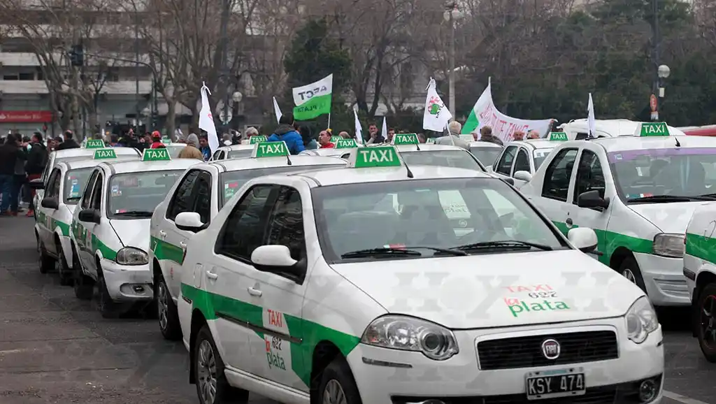 Uber en la Provincia: Taxistas convocan a marchar a la Legislatura