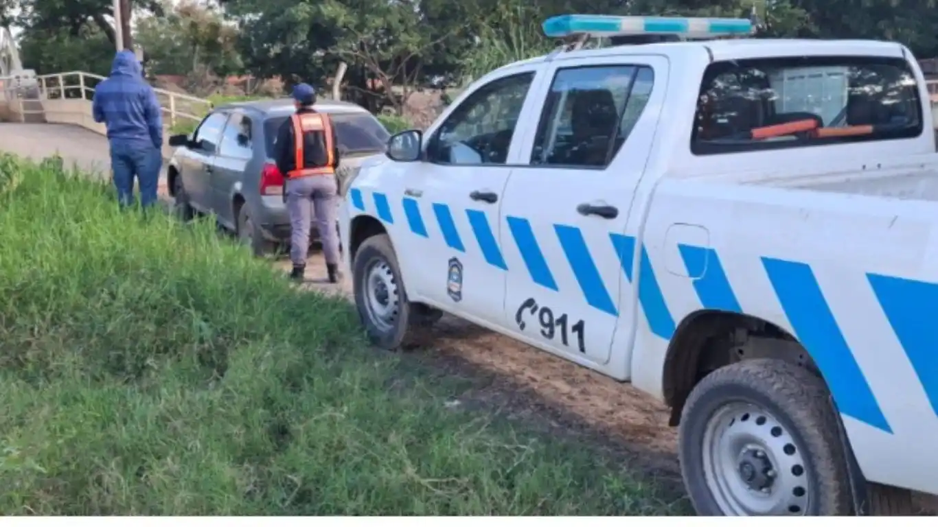 Escapó de un control policial, abandonó su vehículo y cruzó al Paraguay por un paso clandestino
