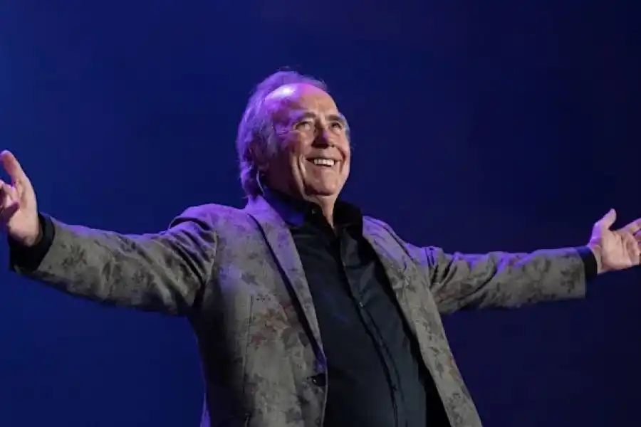 Aunque cueste aceptarlo Serrat se despidió de los escenarios