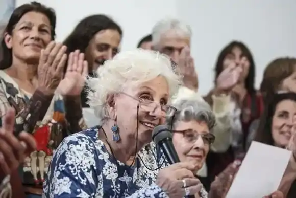 Carlotto pidió que La Cámpora no convoque a marchar el 24 de marzo contra la "proscripción"