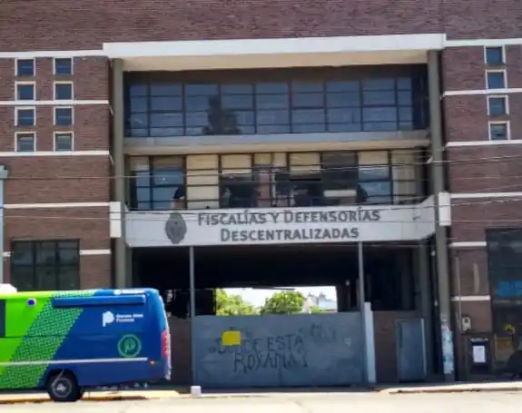 Hallan asesinado a un jubilado en su casa de Florencio Varela: Tenía heridas cortantes en cuello y rostro