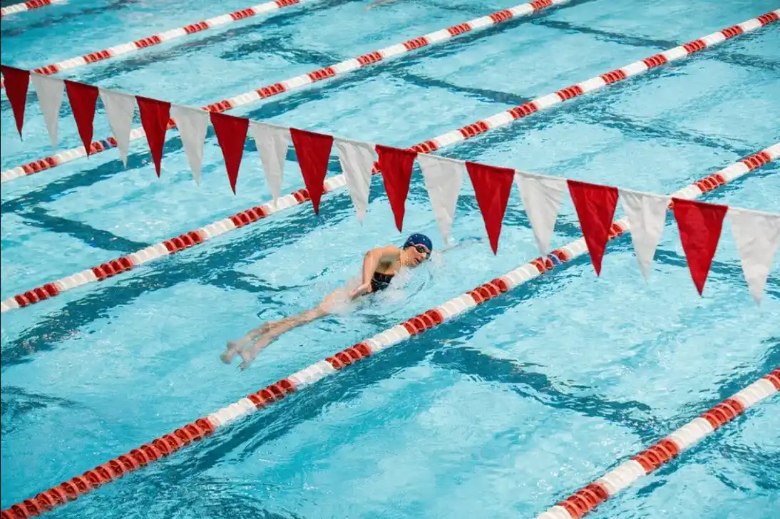La Federación Internacional de Natación prohíbe la competición de chicas trans en la categoría de mujeres