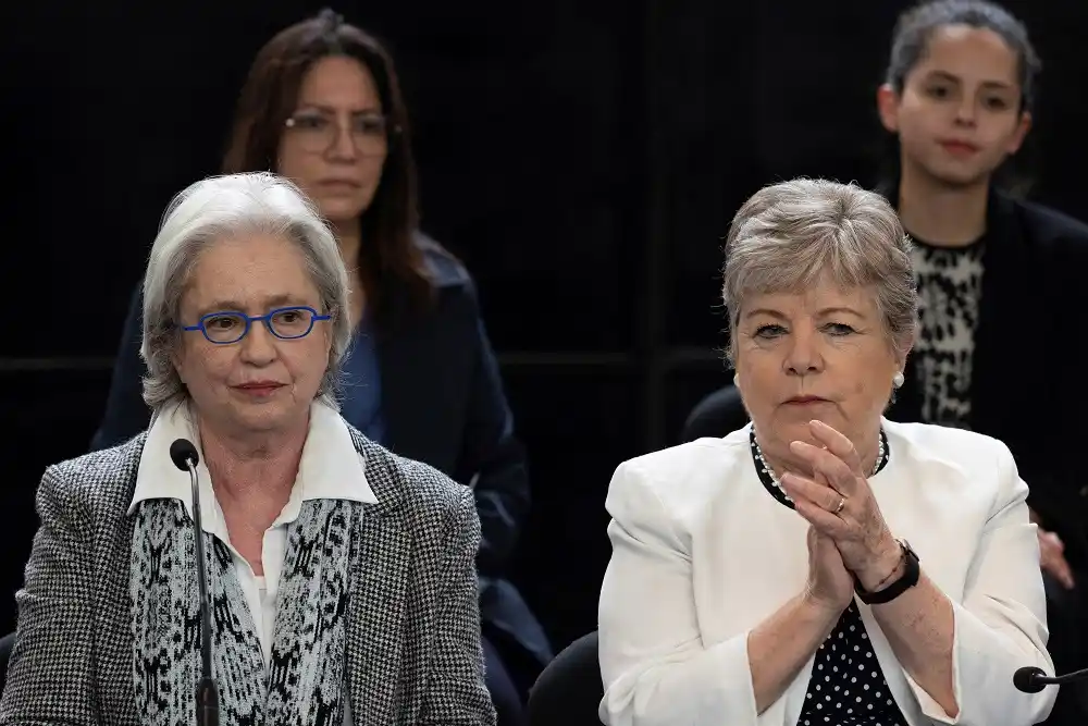 La embajadora Raquel Serur y la canciller mexicana, Alicia Bárcena.