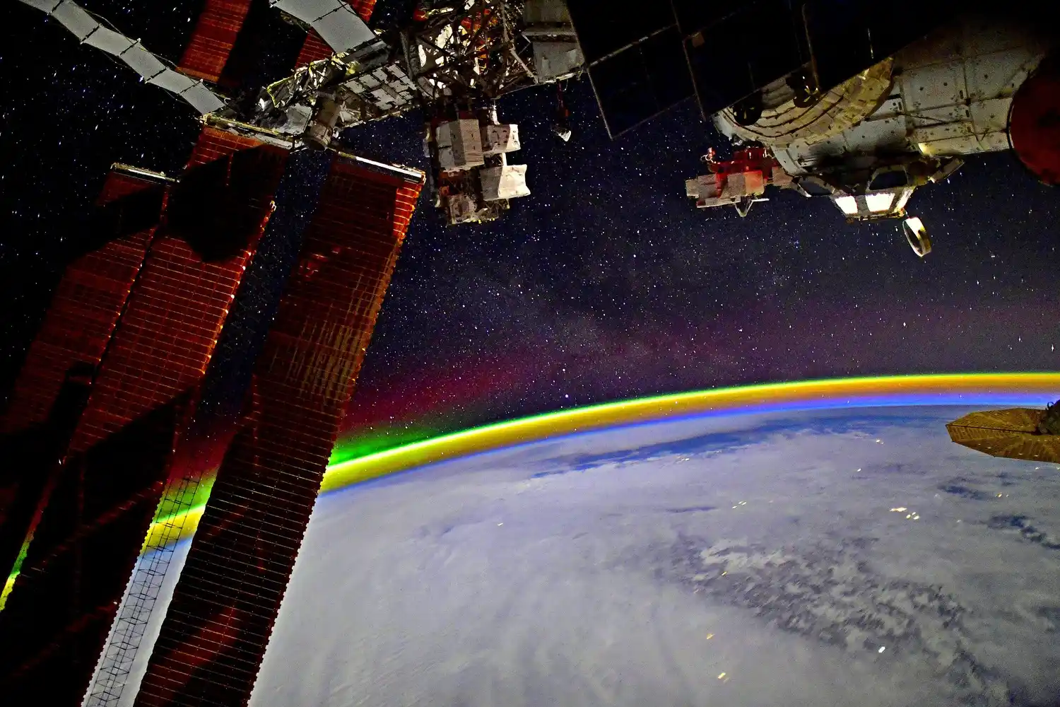 “Arcoíris cósmico”: la increíble foto desde el espacio