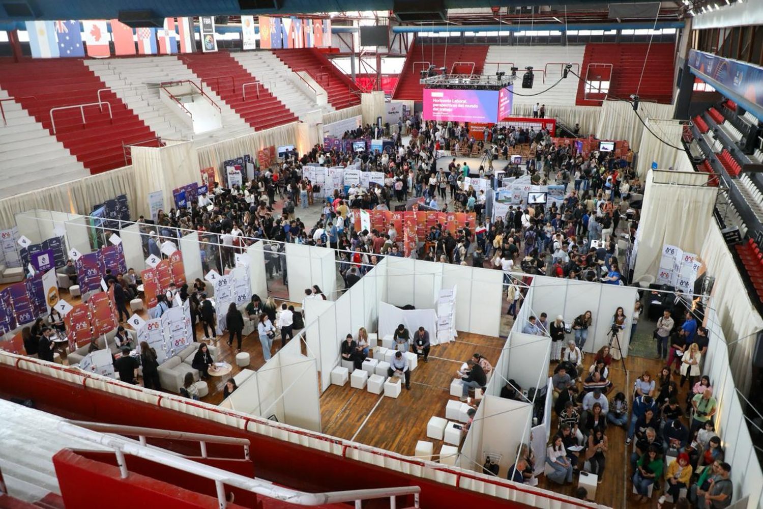 Rotundo éxito de la Expo Empleo en la ciudad de Santa Fe