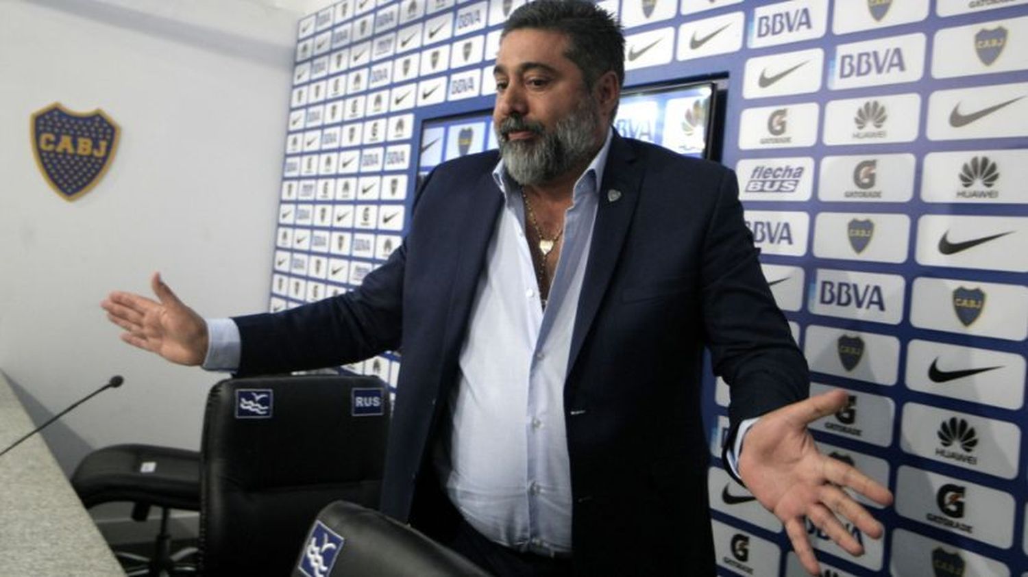 Angelici: "Benedetto me pidió que analicemos ofertas"