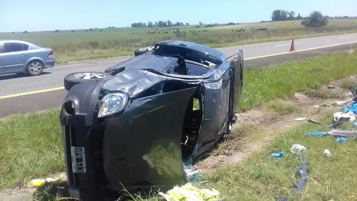 Nuevo vuelco en la Autovía: una familia entera fue hospitalizada