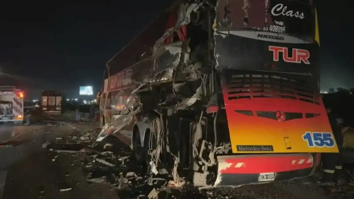 Dos personas debieron ser trasladadas al Hospital de Campana para recibir atención médica.
