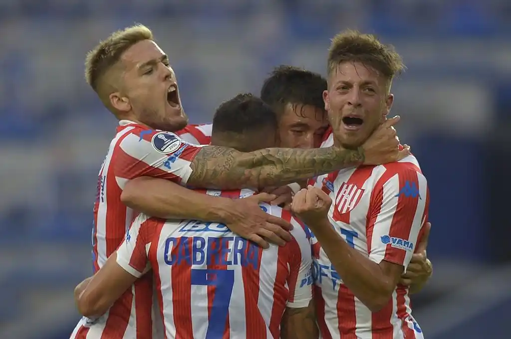 Unión ganó y clasificó a los octavos de final de la Copa Sudamericana