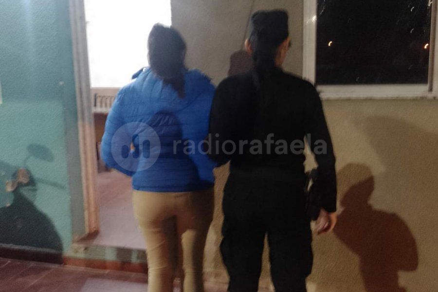 En la medianoche, detuvieron a una mujer sobre la que pesaría pedido de paradero
