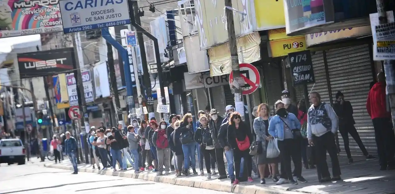 ¿Y quién se acuerda del laburante?: Los colectivos no circularon anoche y hoy hay frecuencias reducidas en AMBA