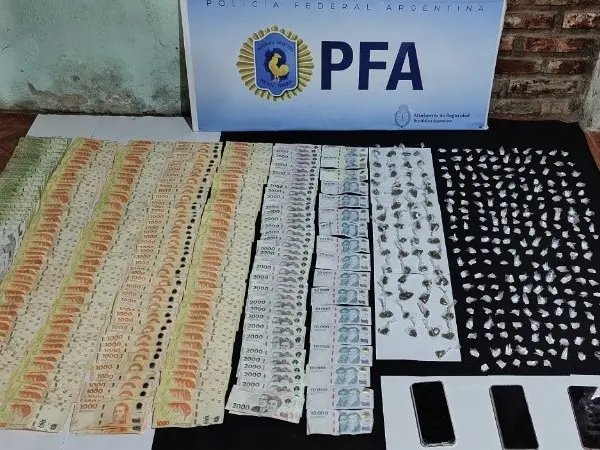 Tres detenidos con múltiples envoltorios con cocaína y marihuana en zona noroeste.