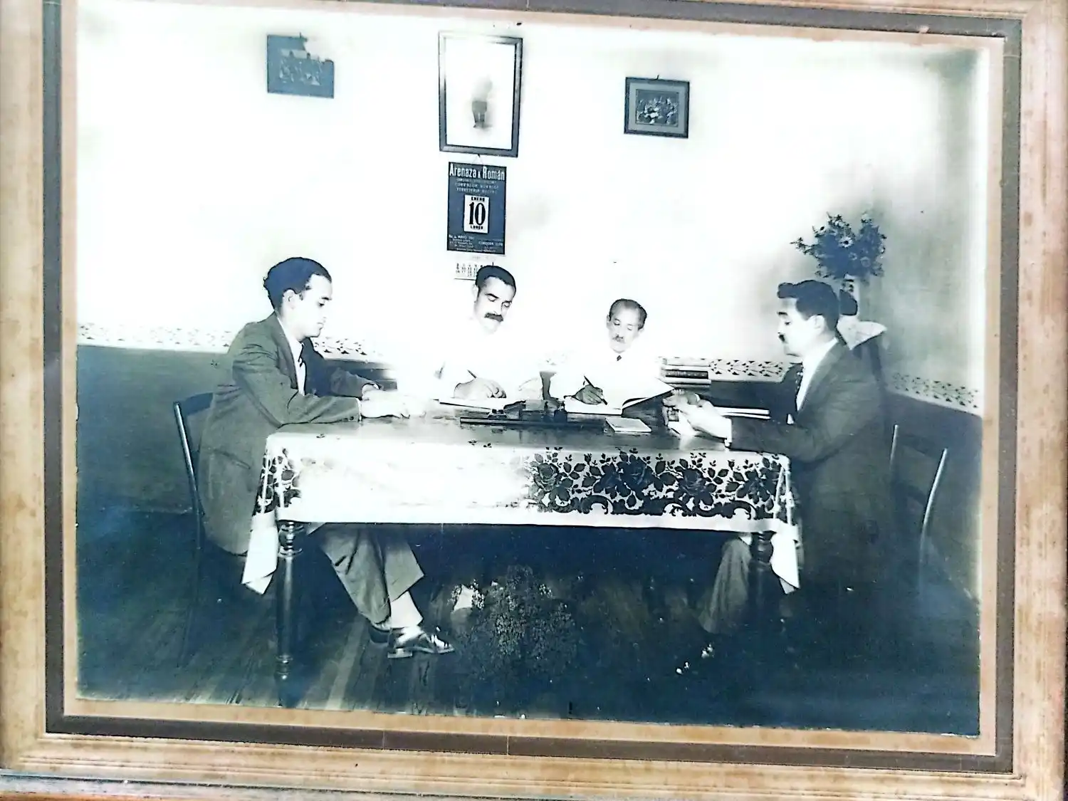 Redacción de El Pueblo, 10 de enero de 1927. De izquierda a derecha, Emilio Surra, Pedro Z. Ciapuscio, Eloy Britos y Andrés Chiesa.