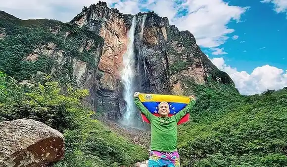 ESTO ES LO QUE RESPONDE ALEX TIENDA a los que lo critican por grabar en Venezuela