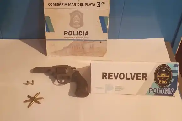 Interceptaron a motociclistas sin documentación y hallaron un revólver calibre 22