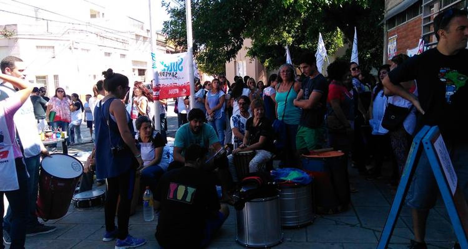 Otra semana sin clases, con un paro  que enfrenta a padres y docentes en las redes