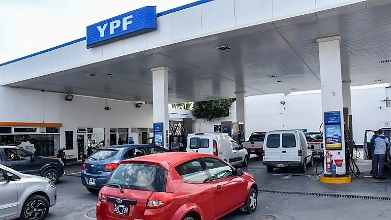 YPF aumentará sus precios casi 7% el martes y 18% en total en los próximos tres meses