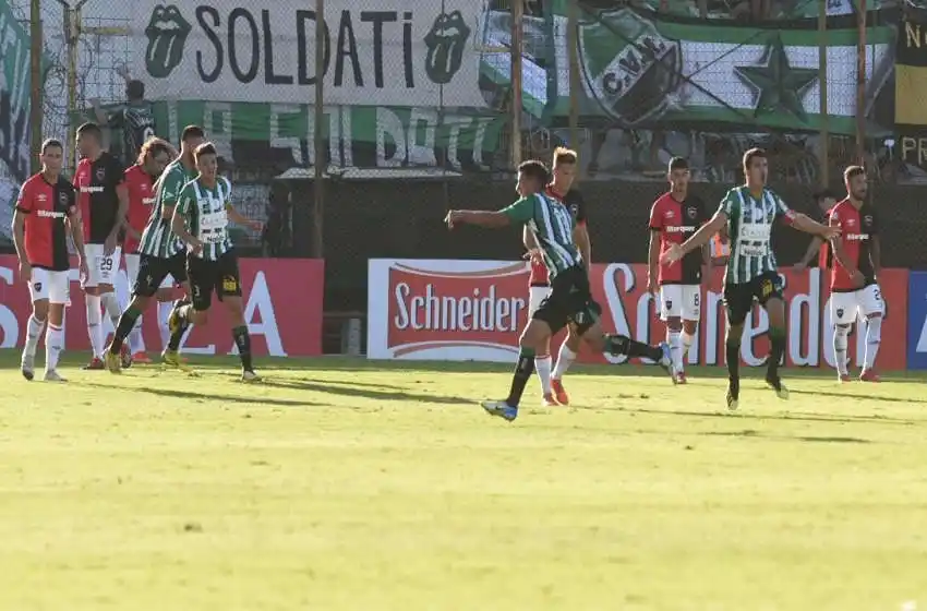 Newell’s cayó ante Villa Mitre y el partido terminó con serios incidentes