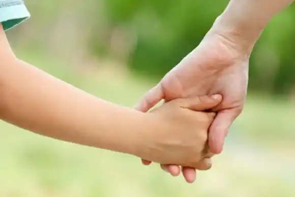 85 chicos, chicas y adolescentes esperan una familia que los adopte en Santa Fe