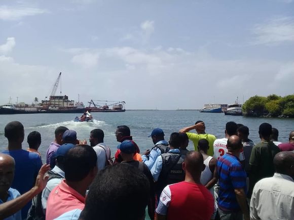 Trinidad y Tobago el destino de la embarcación:  Detienen a 11 hombres y una mujer por tráfico de personas