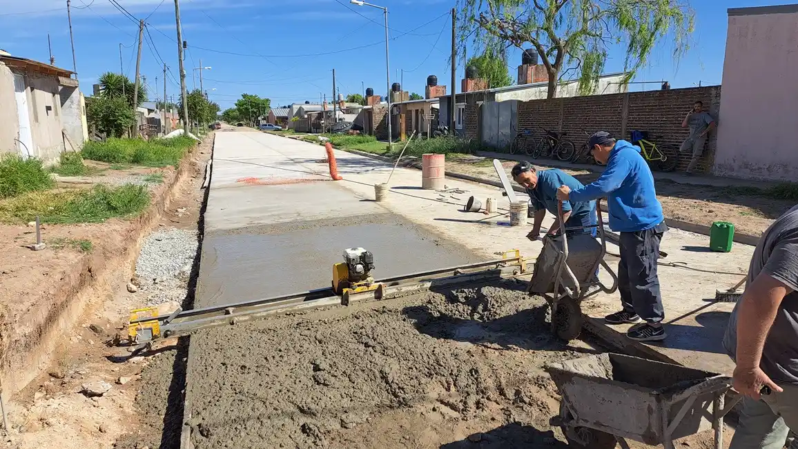 Avanzan trabajos de pavimentación en Lobería
