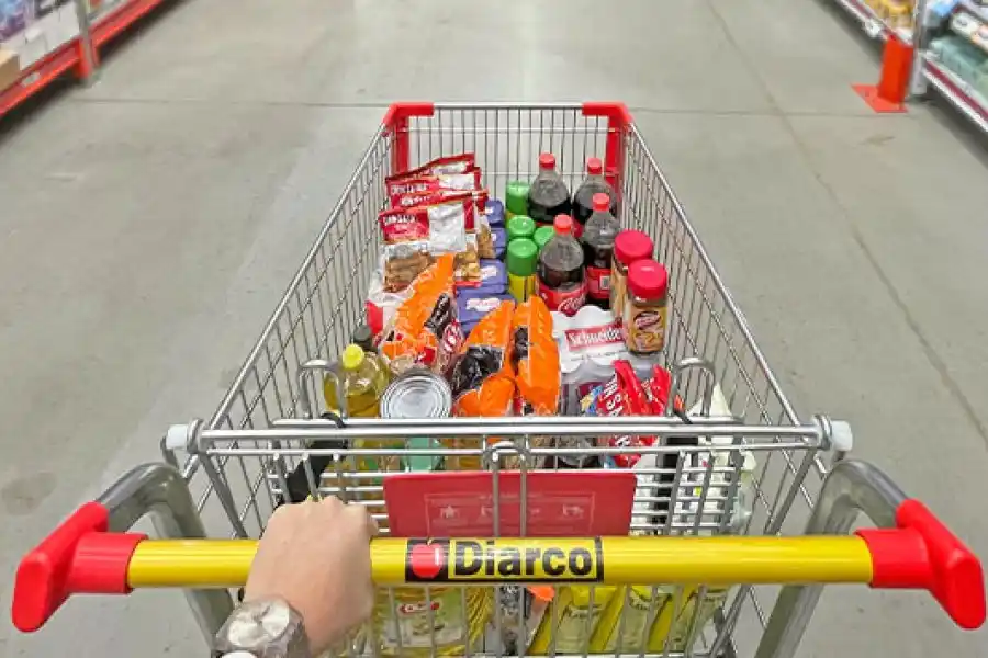Cadena de supermercados aceptará dólares a mejor precio