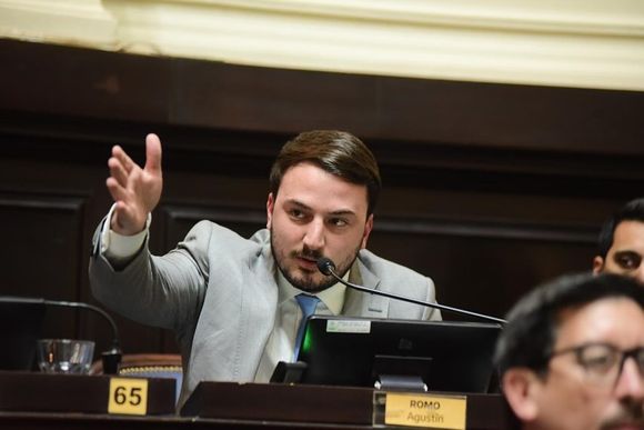 Venta de Telefónica: La llamativa frase que lanzó el jefe de bancada libertaria bonaerense