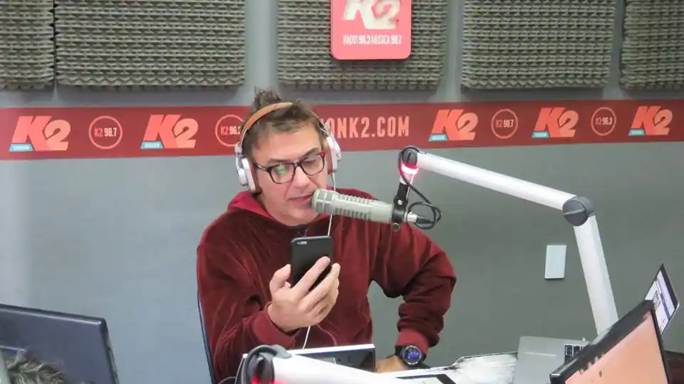 Veinte años en el aire con música y actitud