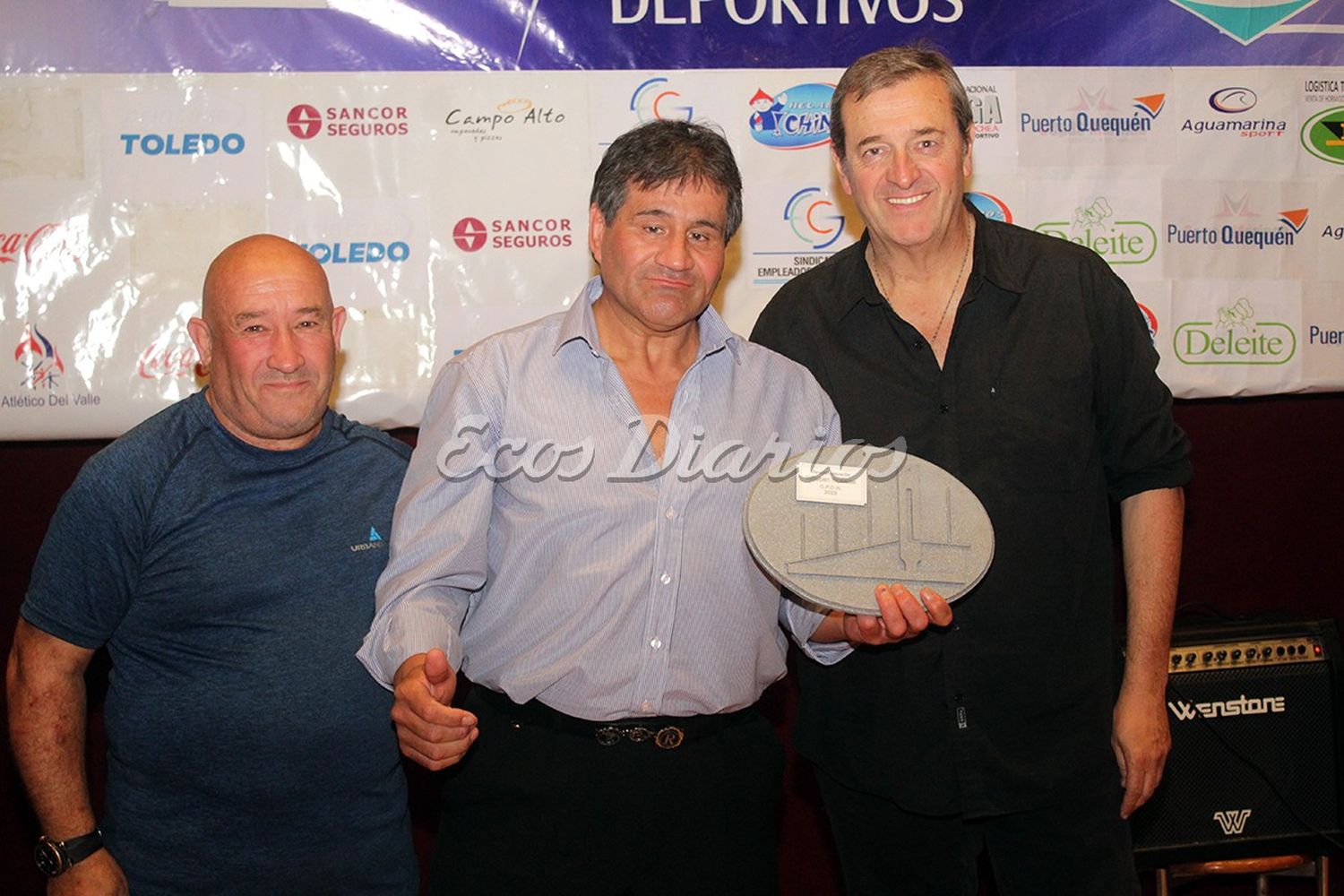 Premio al boxeo. Agasajado Esteban Rosales entrenador de Jose Arias Olivo