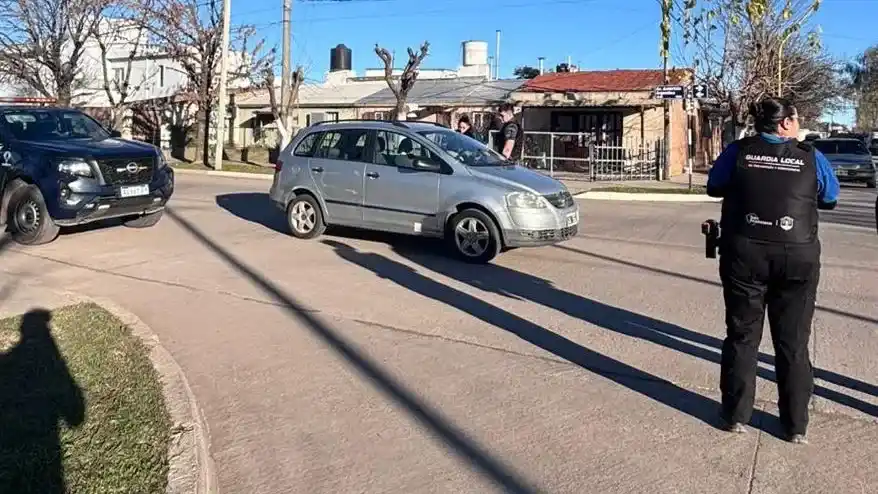 Intentó escapar de un control, dio positivo en el test de alcoholemia y le secuestraron el auto
