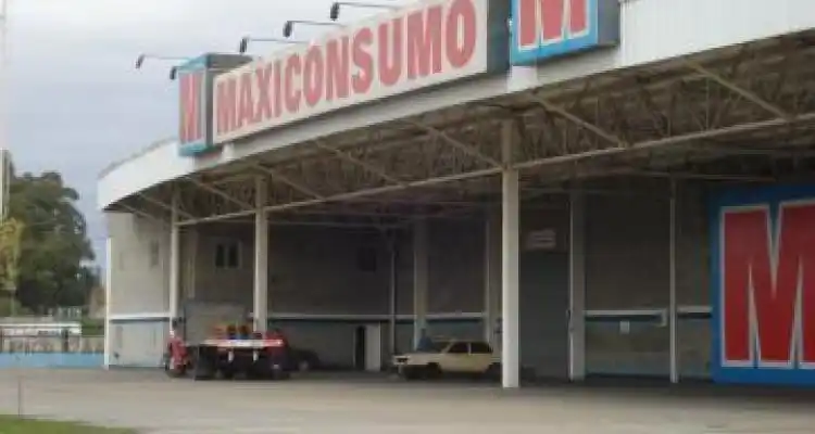 Maxiconsumo necesita una excepción para operar en la ex Tupper