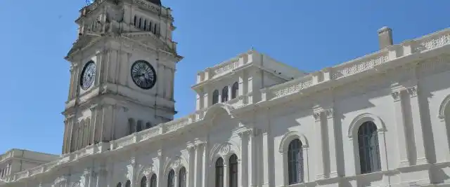 Este viernes comenzó el pago de haberes a los empleados estatales
