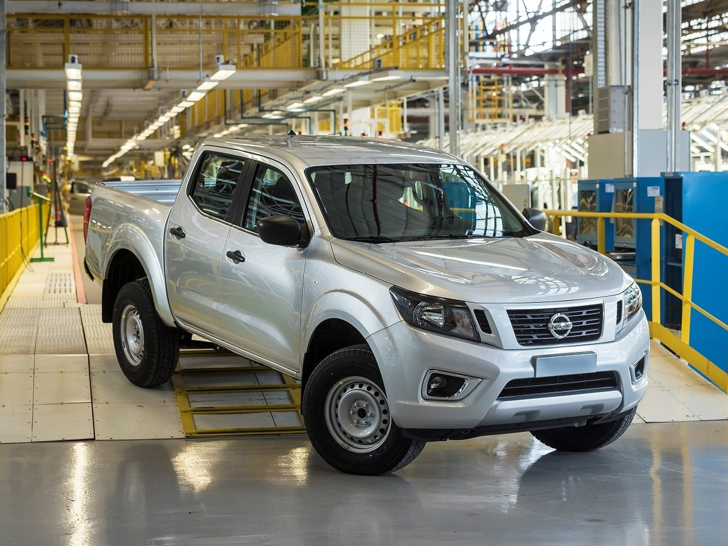 Nissan comenzó a exportar a Brasil la pick up que produce en Córdoba