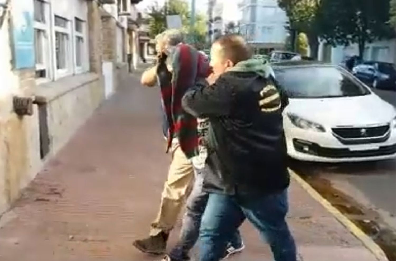 Detuvieron a dos jóvenes que asaltaron a una pareja de ancianos