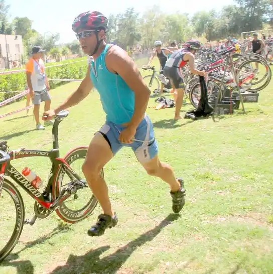Triatlón a tope con 200 participantes