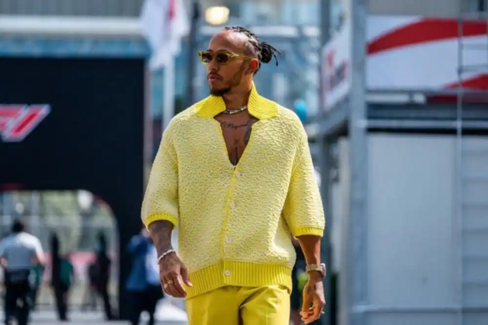 Imposible conocer otra colección de autos como la de Lewis Hamilton