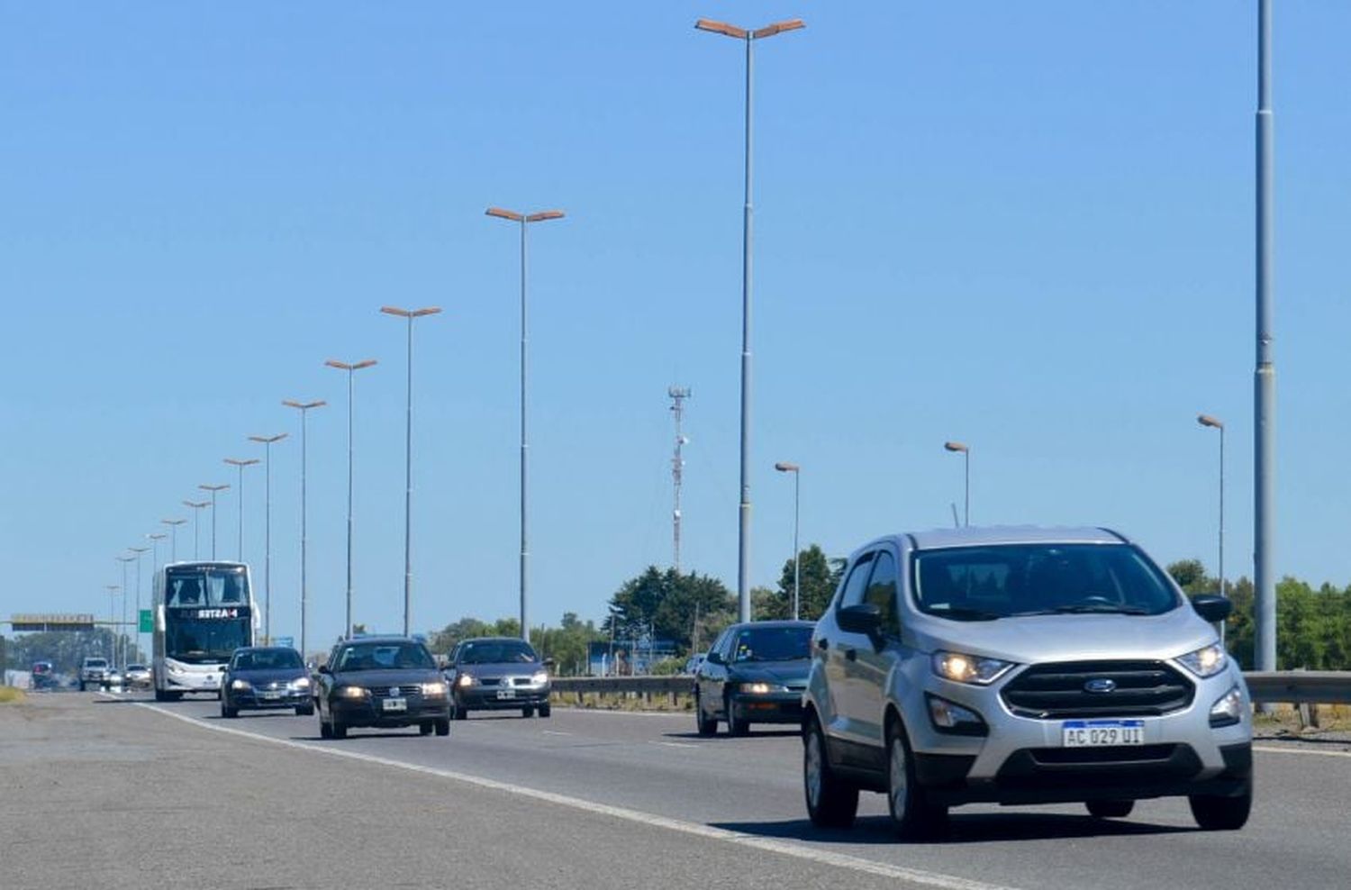 Más de 2 mil autos por hora se dirigen rumbo a la Costa Atlántica