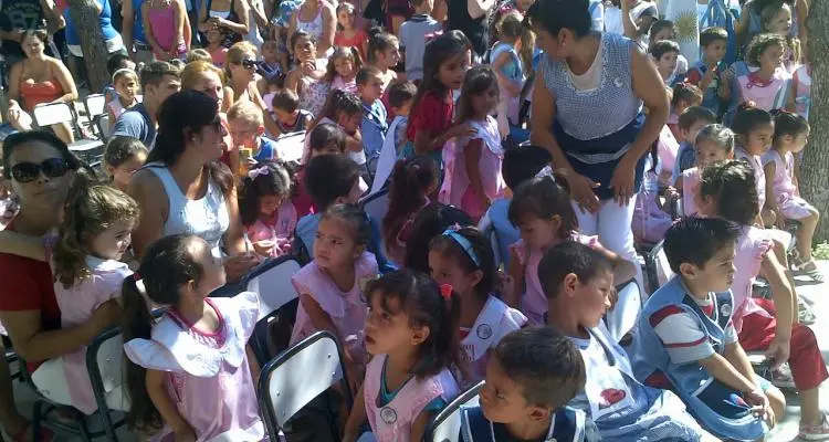 Se descompensó un niño en el acto de De Lucía