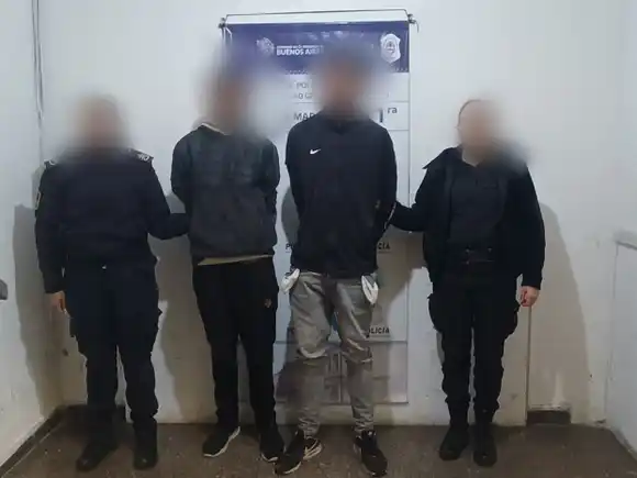 Robo imperfecto: fueron detectados por las cámaras y los detuvieron en Plaza Mitre