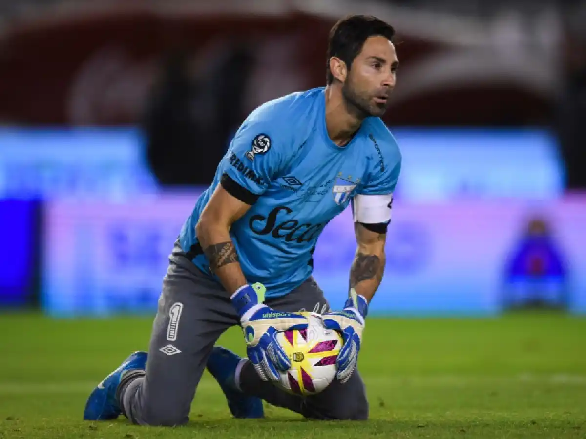 Lucchetti dijo que son pocos los que pueden pasar “meses sin cobrar"